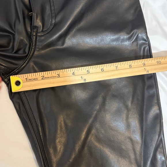 Abercrombie‎ and Fitch Vegan Leather 90s Straight Ultra High Rise Size 26/2 xs - Picture 11 of 11
